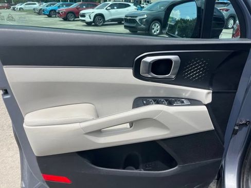 Used 2022 Kia Sorento S w/ Panoramic Sunroof Package FWD image 11