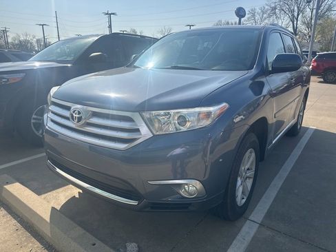Used 2012 Toyota Highlander FWD w/ Tech Pkg image 4