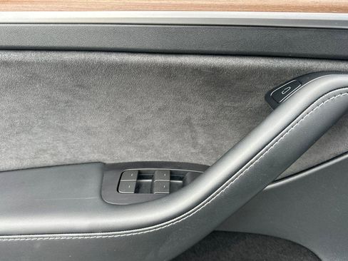 Used 2023 Tesla Model Y Long Range image 10