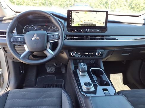 Used 2025 Mitsubishi Outlander SE AWD/4WD image 7
