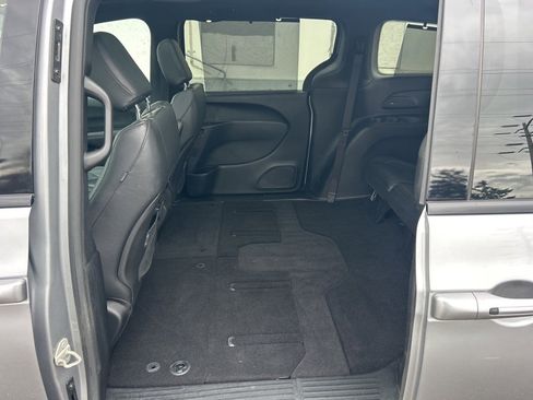 Used 2020 Chrysler Pacifica Touring-L w/ Advanced Safetytec Group image 11