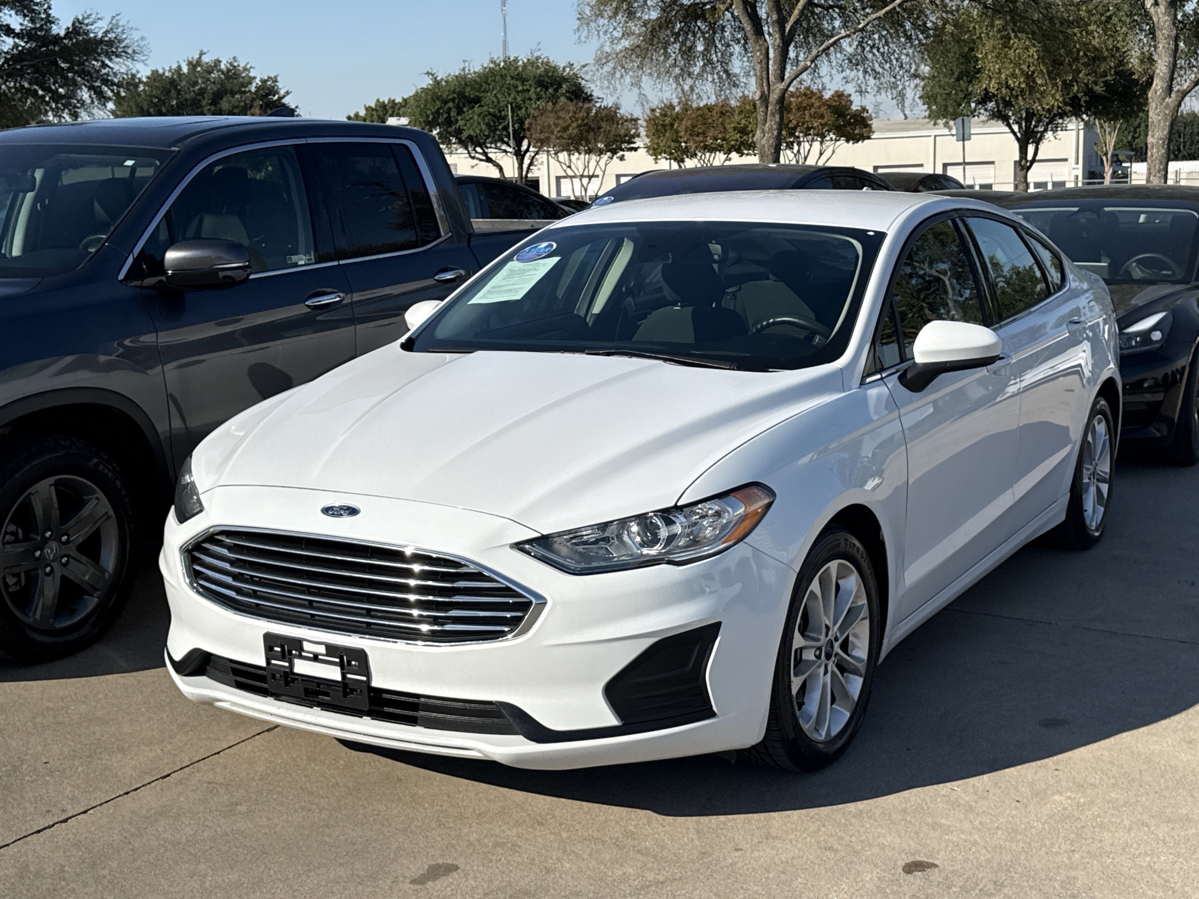 Used 2020 Ford Fusion SE FWD image 1