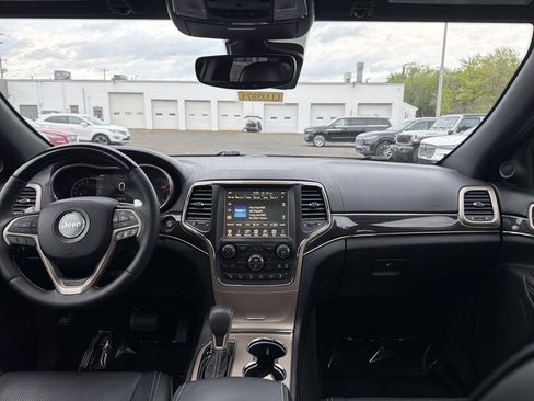 Used 2017 Jeep Grand Cherokee Overland w/ Jeep Active Safety Group AWD/4WD image 18