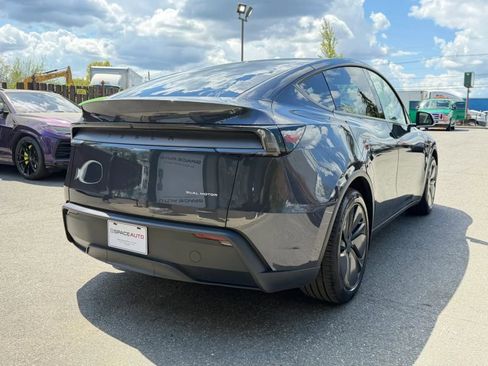 Used 2026 Tesla Model Y AWD image 6
