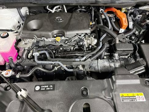 Certified 2024 Toyota Sienna XLE w/ XLE Plus Package AWD/4WD image 38