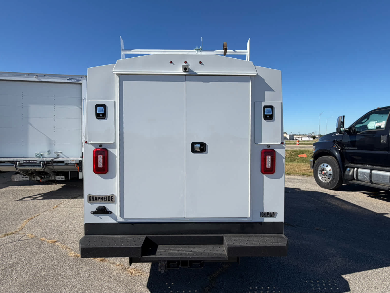 New 2027 Ford E-350 and Econoline 350 Super Duty w/ Power Equipment Group RWD image 3