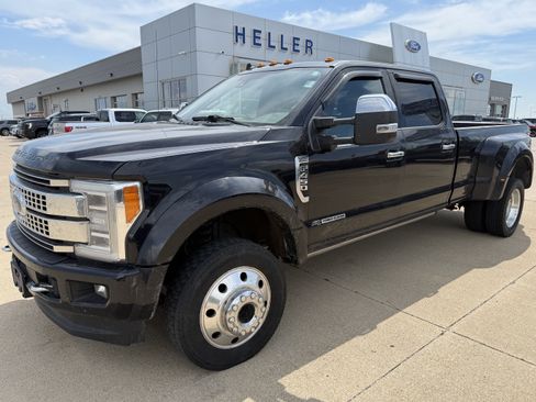 Used 2019 Ford F450 Platinum w/ Platinum Ultimate Package AWD/4WD image 3