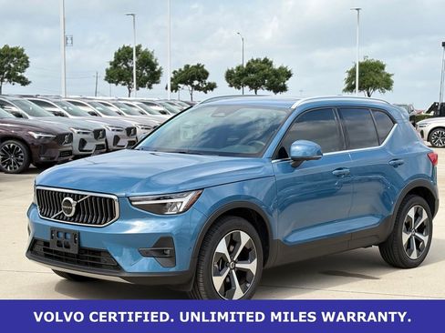 Certified 2025 Volvo XC40 B5 Plus AWD/4WD image 2