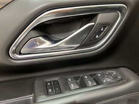 Used 2023 Chevrolet Suburban Premier image 22