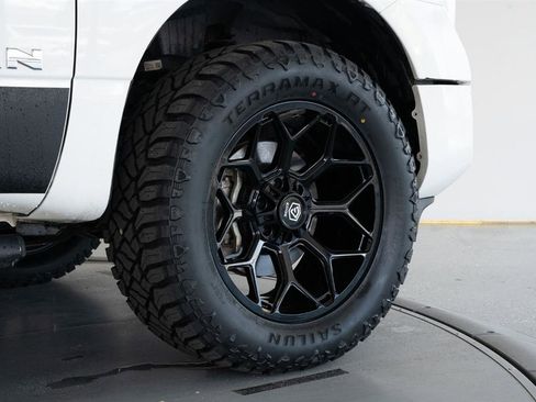 Used 2021 Nissan Titan SV w/ SV Convenience Package AWD/4WD image 11