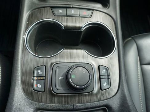 Used 2023 GMC Acadia SLT image 21