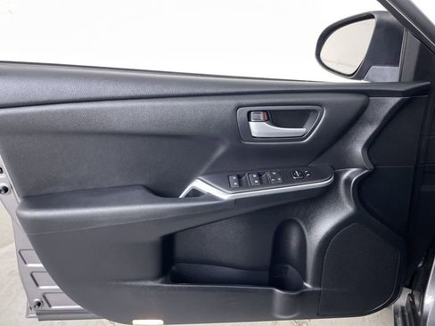 Used 2015 Toyota Camry SE image 10