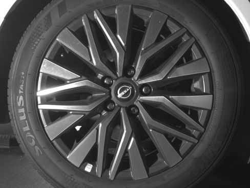 Used 2025 Nissan Altima 2.5 SV FWD image 15
