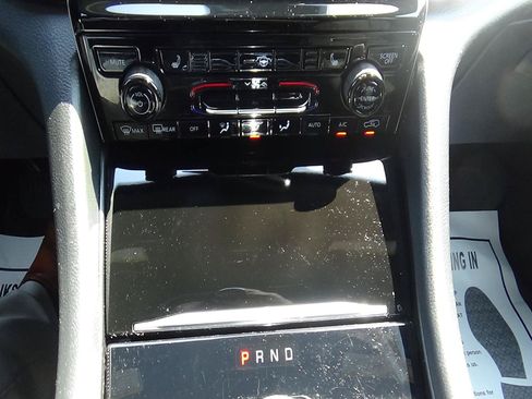 Certified 2025 Jeep Grand Cherokee L Altitude AWD/4WD image 28