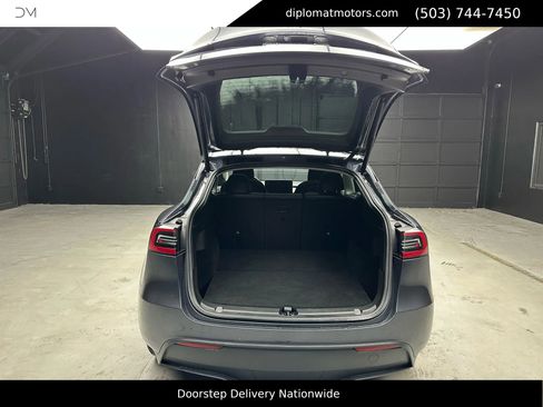 Used 2022 Tesla Model Y Long Range image 28