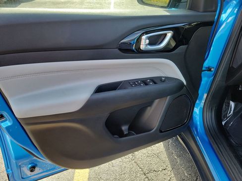 Certified 2025 Jeep Compass Limited image 18