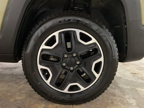 Used 2015 Jeep Renegade Trailhawk w/ Premium Leather Group image 27
