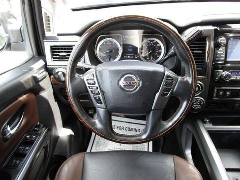 Used 2018 Nissan Titan Platinum Reserve AWD/4WD image 10
