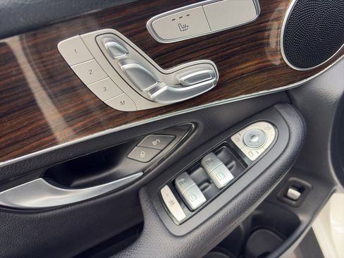 Used 2020 Mercedes-Benz GLC 300 4MATIC image 20