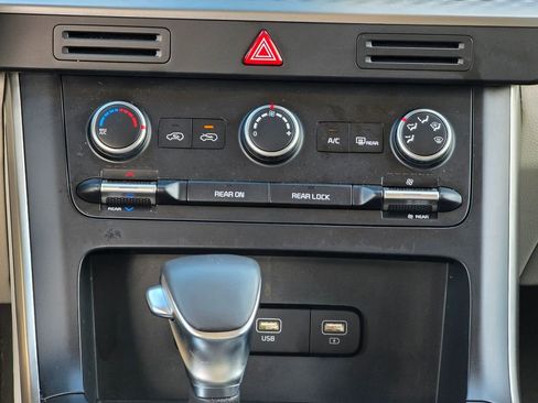 Used 2024 Kia Carnival LX image 35