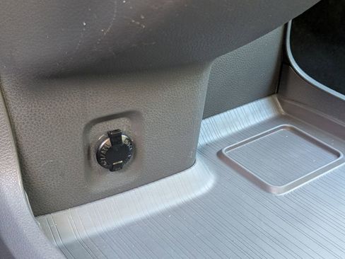 Used 2023 Toyota Sienna XLE image 24