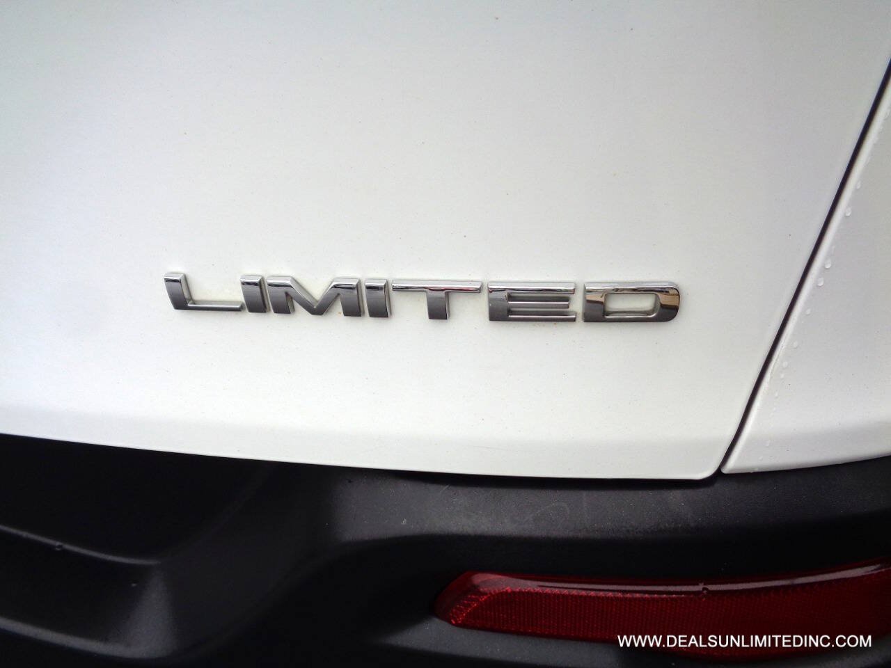 Used 2017 Jeep Cherokee Limited AWD/4WD image 6