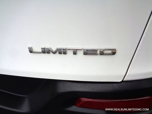 Used 2017 Jeep Cherokee Limited AWD/4WD image 6