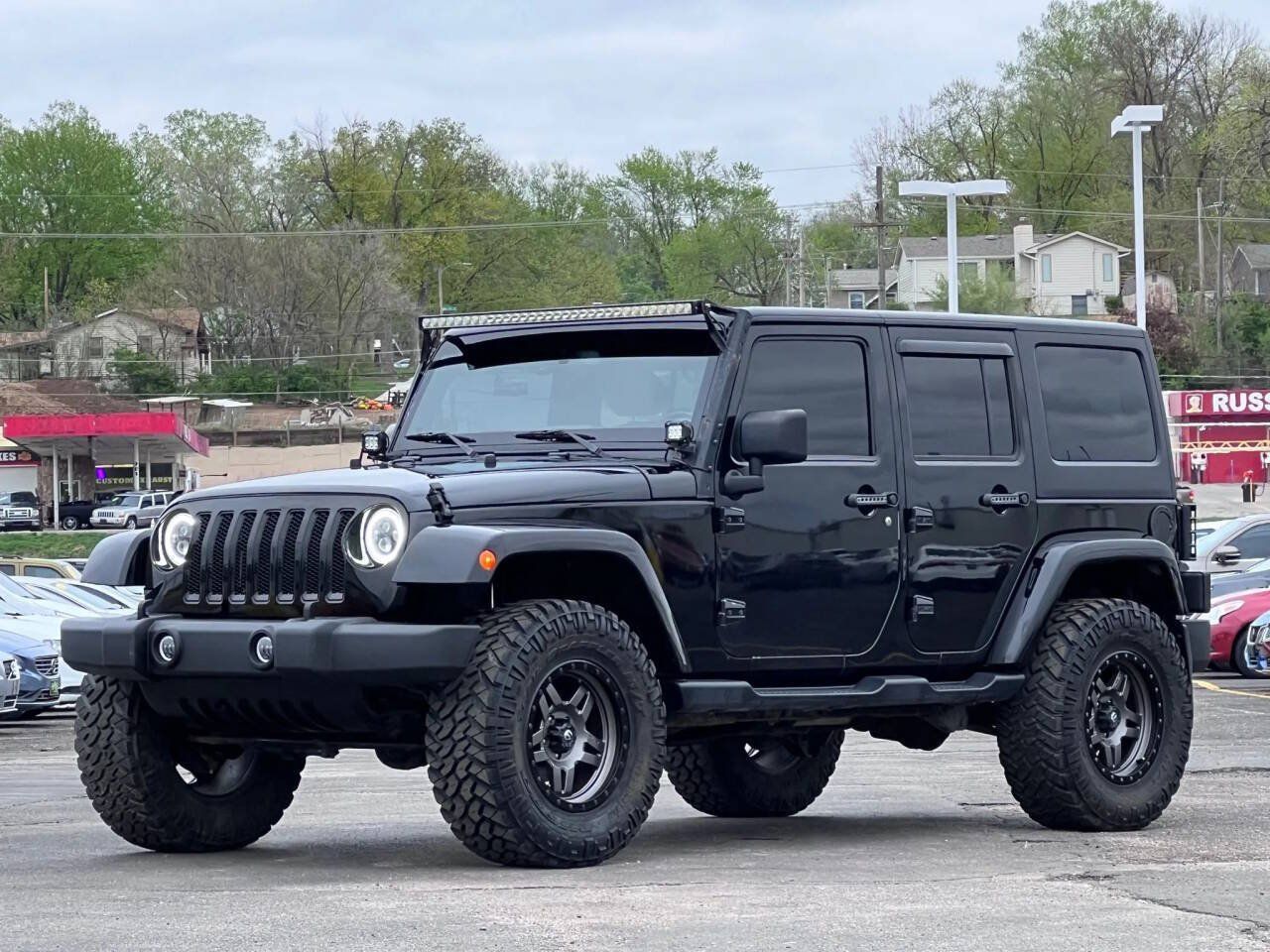 Used 2017 Jeep Wrangler Unlimited Sahara AWD/4WD image 3