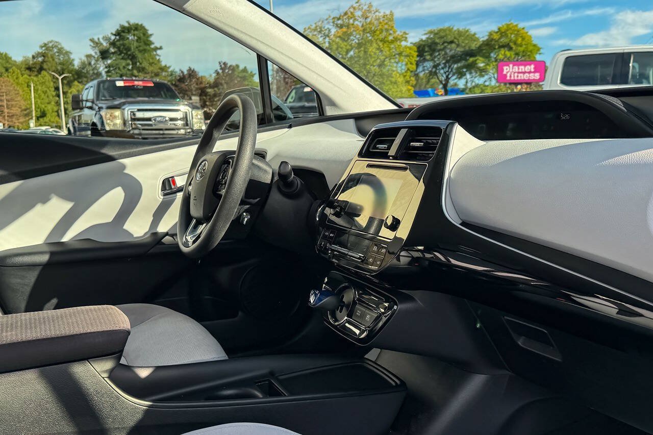 Used 2019 Toyota Prius LE FWD image 12