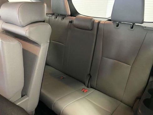 Used 2022 Toyota Highlander XLE image 16
