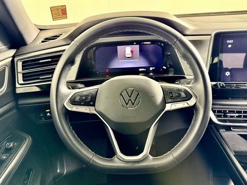 Used 2024 Volkswagen Atlas Cross Sport SE image 21