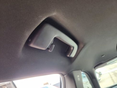 Used 2023 Chevrolet Traverse RS image 32