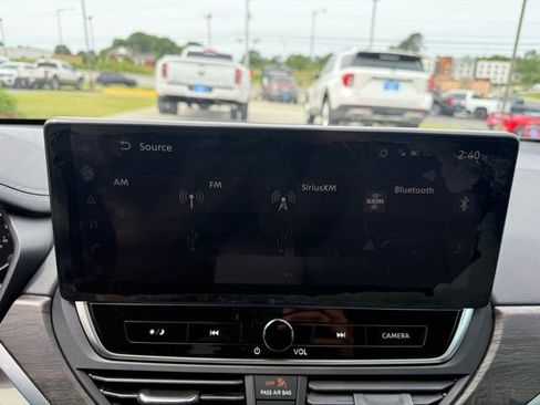 Used 2023 Nissan Altima 2.5 SL FWD image 16