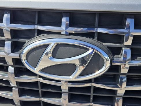 Used 2023 Hyundai Venue SEL FWD image 10
