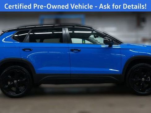 Certified 2025 Volkswagen Taos SE image 8