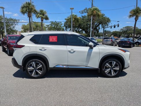 Certified 2023 Nissan Rogue SL w/ SL Premium Package FWD image 3