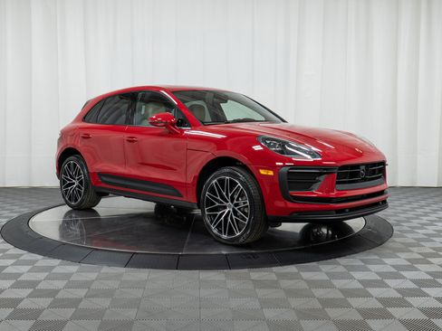 Used 2025 Porsche Macan image 9