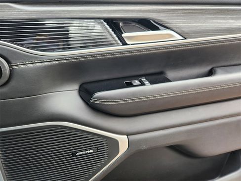 Used 2024 Jeep Wagoneer Series II w/ Flexible Seating Group image 28