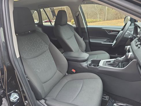 Used 2024 Toyota RAV4 XLE image 10