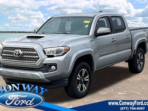 Used 2016 Toyota Tacoma TRD Sport image 2