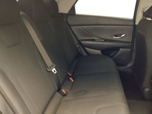 Used 2022 Hyundai Elantra SE FWD image 19