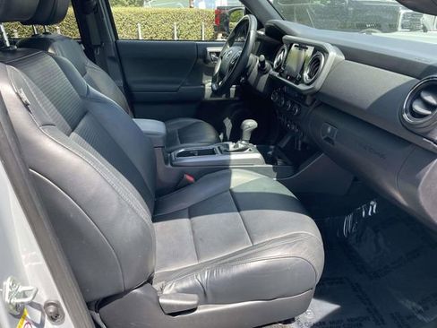 Used 2019 Toyota Tacoma TRD Sport AWD/4WD image 30