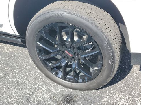 Used 2024 GMC Yukon Denali w/ Advanced Technology Package image 14