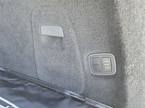 Used 2016 Porsche Cayenne Turbo image 30