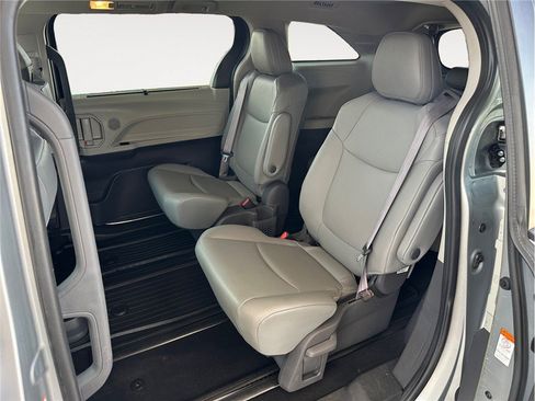 Used 2021 Toyota Sienna XLE w/ XLE Plus Package AWD/4WD image 13