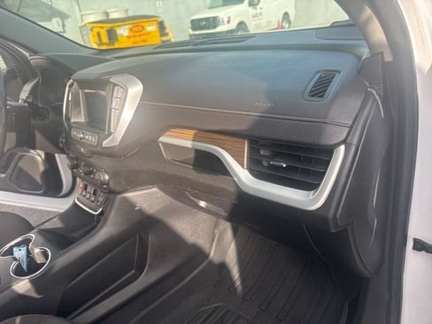 Used 2019 GMC Terrain SLE w/ Driver Convenience Package FWD image 14