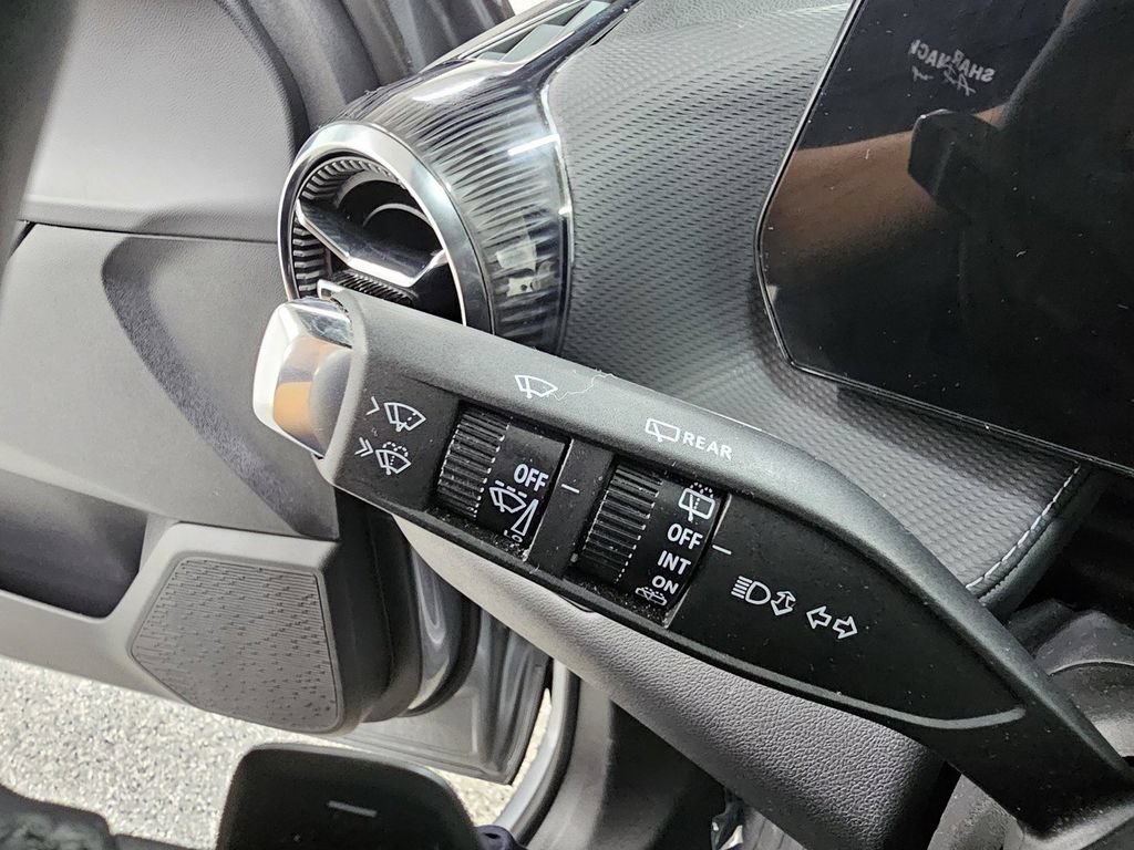 Used 2025 Chevrolet Equinox LT AWD/4WD image 29