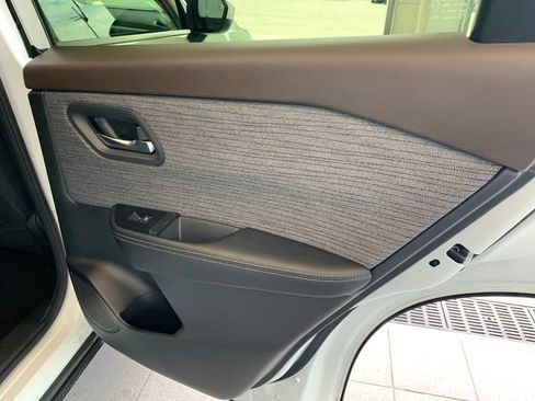 Used 2023 Nissan Rogue SV AWD/4WD image 12