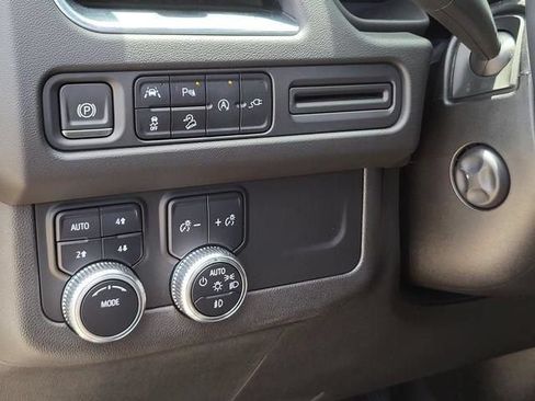Used 2022 GMC Yukon XL AT4 AWD/4WD image 25
