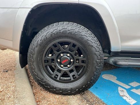 Used 2019 Toyota 4Runner TRD Off-Road image 32